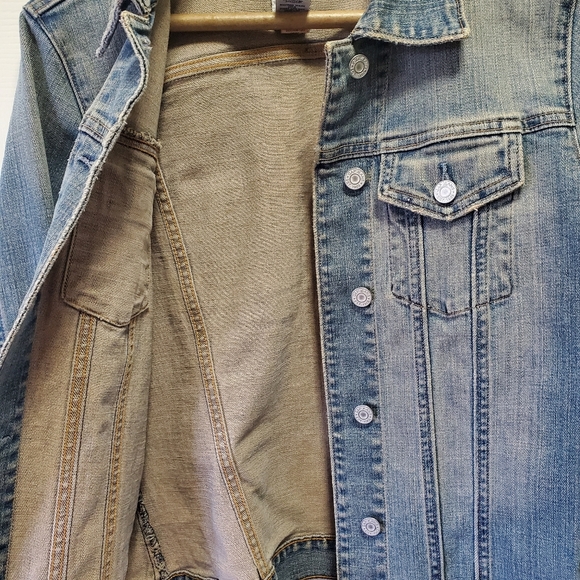 Gap Denim Jacket EUC!! Size Medium - Picture 7 of 13